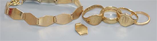 Four various 9ct gold rings and an engine-turned 9ct gold bracelet gross 21.8 grams.